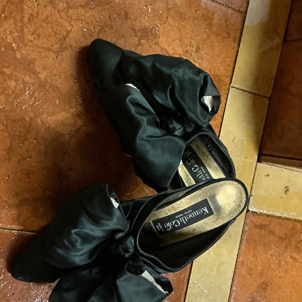 Kenneth Cole Satin Black Mules with Elegant Bow
